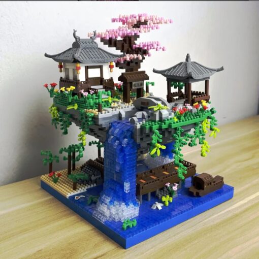 Waterfall Tree House (Large)